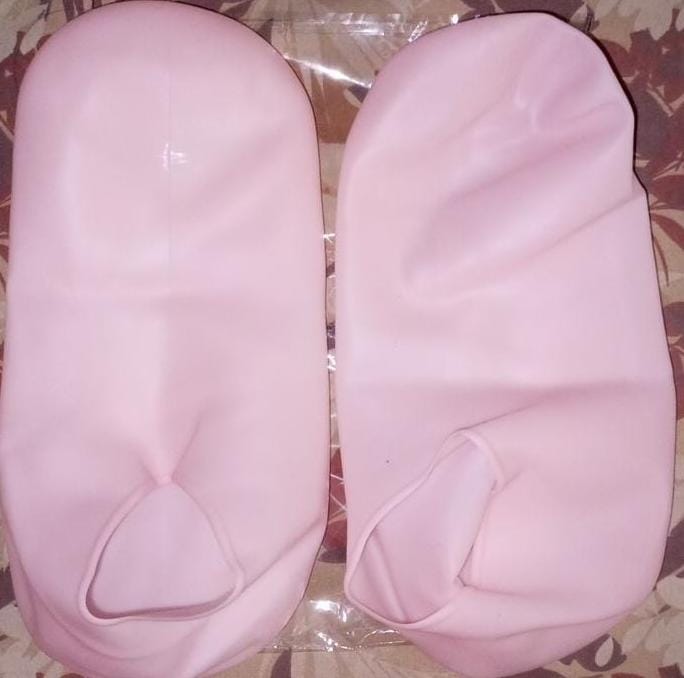 Combo Deal Silicon Gloves And Silicon Socks Durable Quality Comfortable Fit Soft Texture Perfect Choice For Skin Care Relaxation Travel And Household Need - Image 4