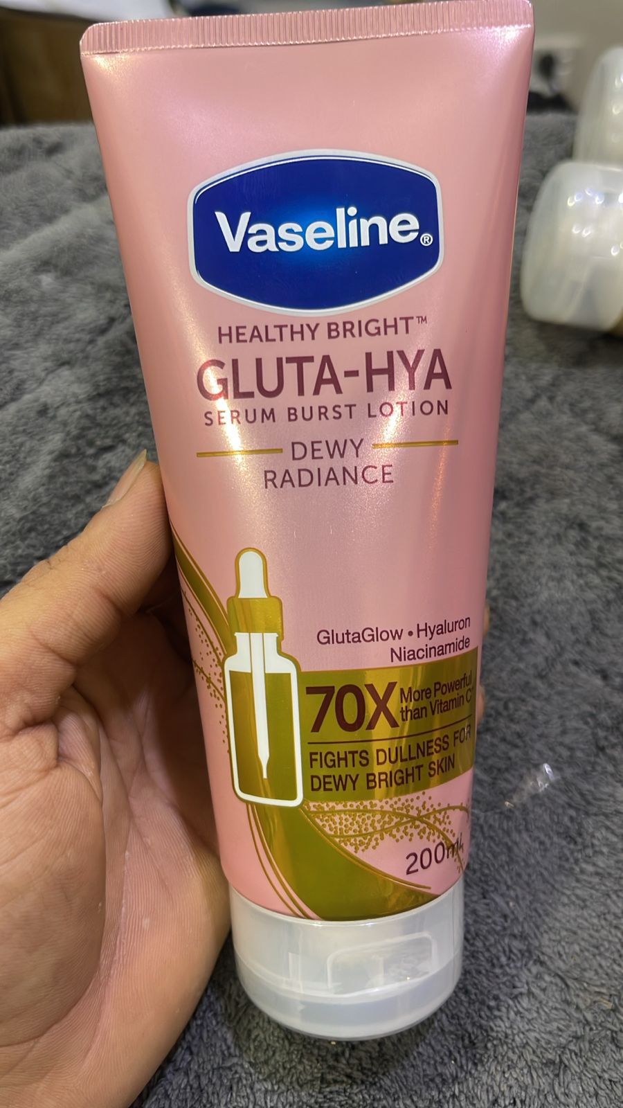 Original Vaseline Healthy Bright Gluta-Hya Dewy Radiance Lotion for glowing, hydrated, radiant skin. 200ML - Image 4