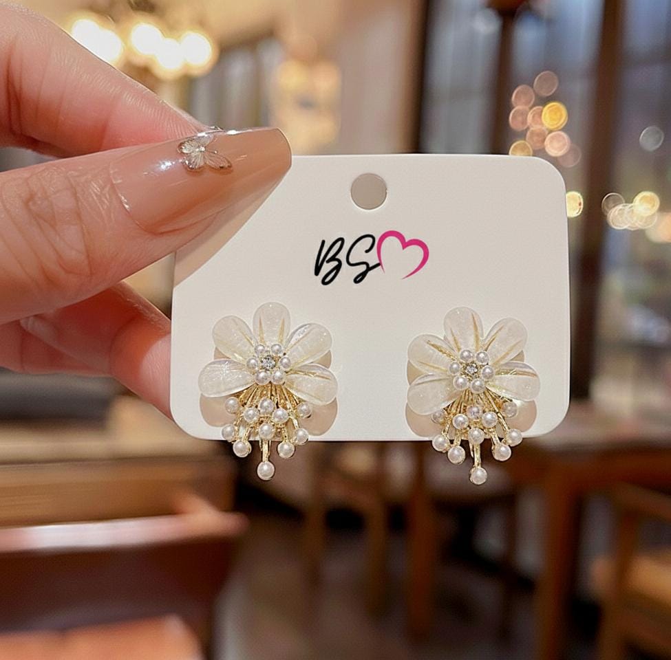 ZJX-162 Flower Pearl Korean Earrings ? Elegant Design, Stylish Fashion Accessory for Women - Image 3