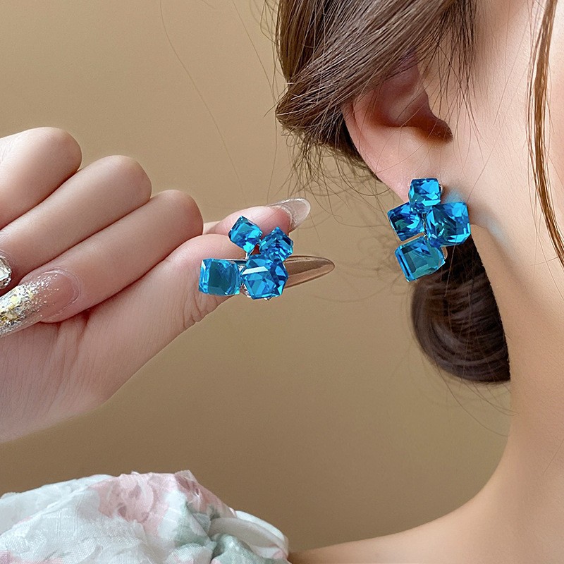 PJX-121 Crystal Sparkling Korean Earrings ? Elegant Shine, Premium Style & Stunning Feminine Charm - Image 4