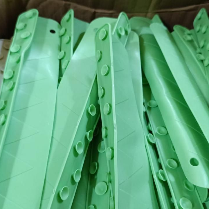 Silicone Sink Splash Guard With Suction For Kitchen And Bathroom ? Flexible Water Splash Stopper For Faucets, Countertops And Daily Cleaning Protection (Random Color) - Image 4