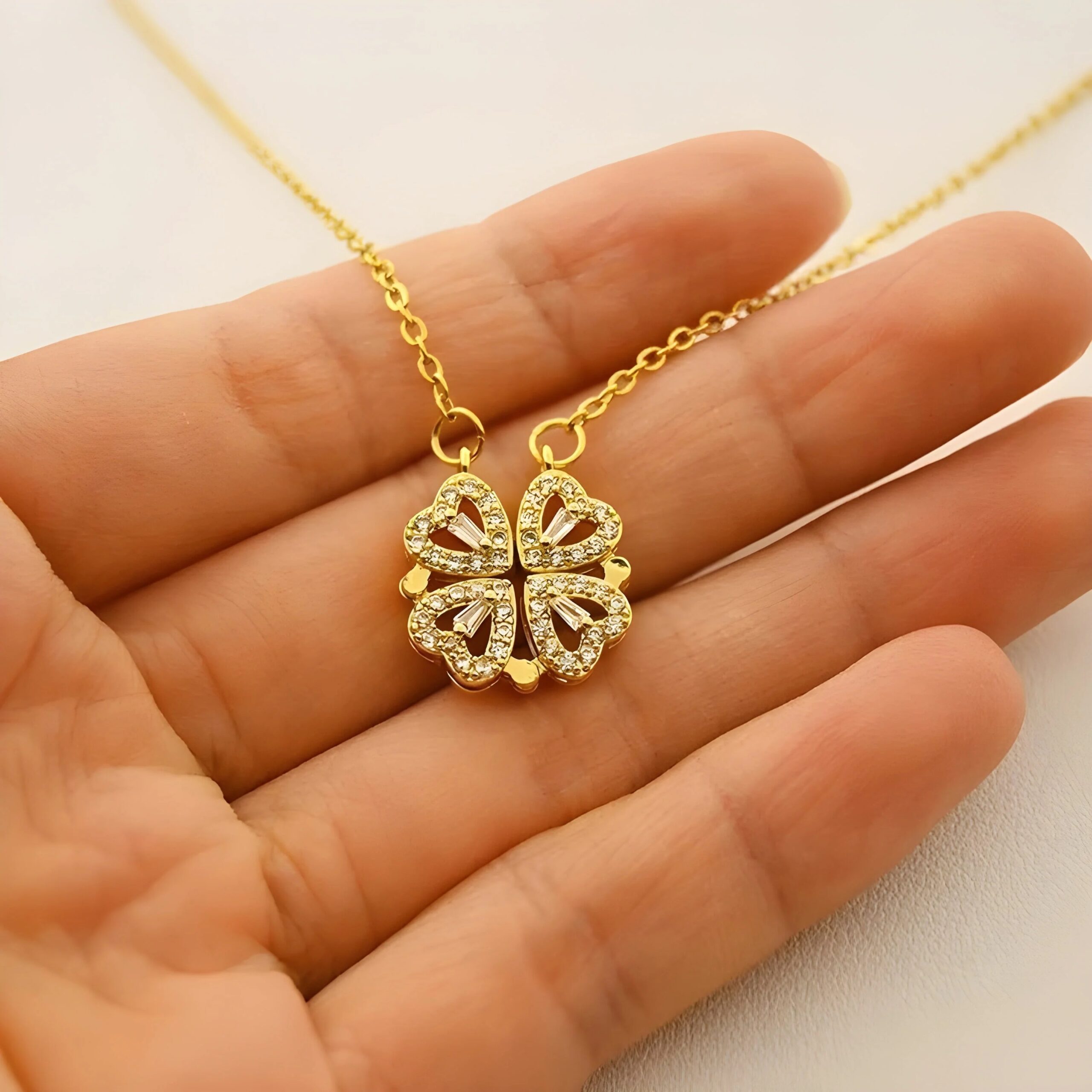 ZGE-923 Korean Magnetic 4 Leaf Clover Pendant Necklace ? Elegant 2 Ways Wearable Jewellery for Women - Image 4