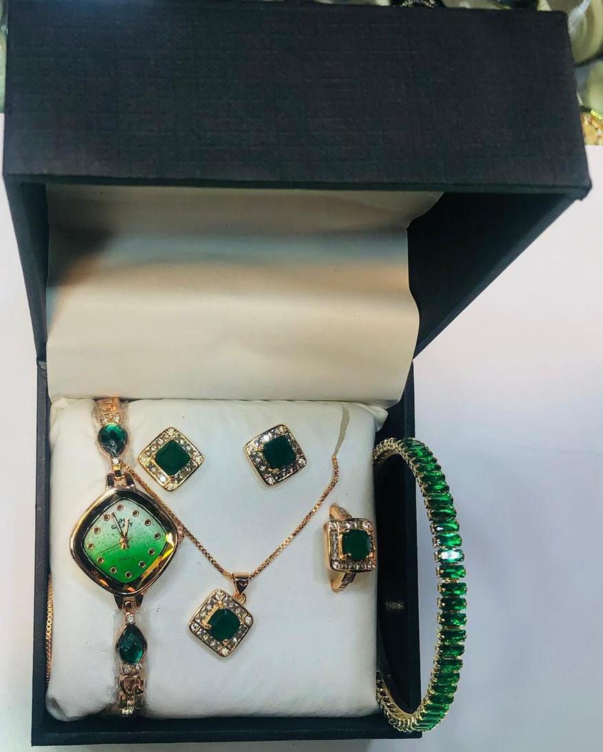 Chic Womens Digital Display Watch With Emerald Green Jewellery Stainless Steel Premium Quality For Daily Wear And Special Occasions - Image 3