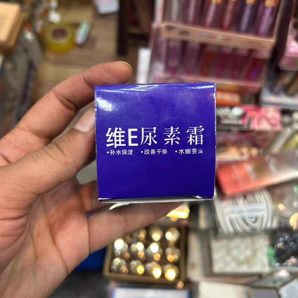 Anti Wrinkle Vitamin Urea Cream For Smooth Skin, Gentle Care, Easy Application, And Daily Use At Home Or Travel (150 gm) - Image 4