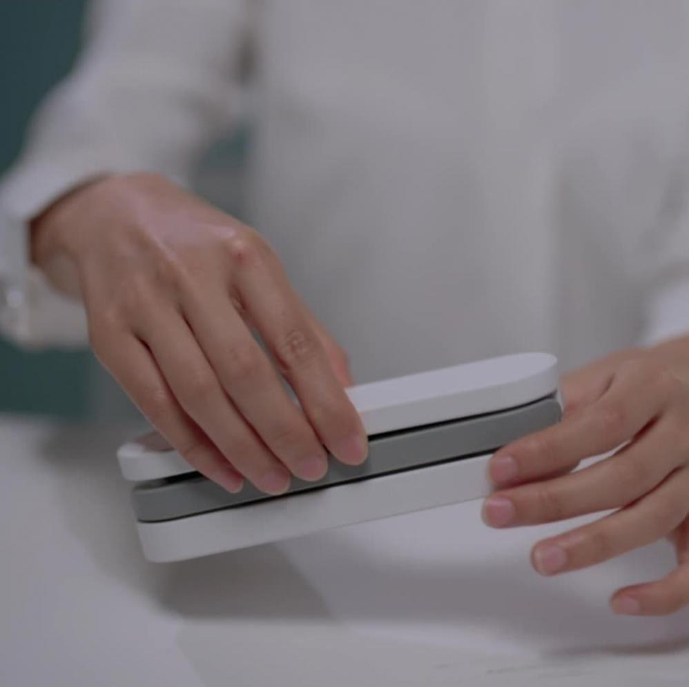 B005 LED Folding Table Lamp ? Rechargeable Stepless Dimmable Desk Light with Type-C Charging & Lithium Battery