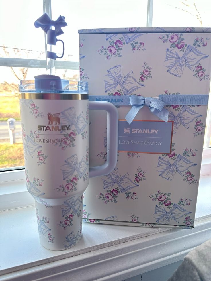 Stanley x LoveShackFancy Limited Edition 40oz Quencher H2.0 FlowState Tumbler – Floral Collaboration Collection ( RANDOM COLOUR )