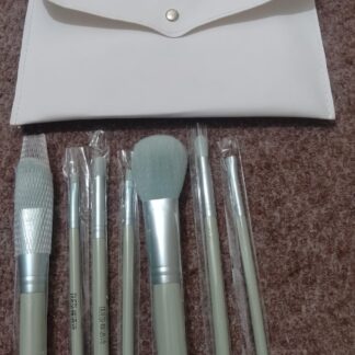 7 Pcs makeup Brush Set Complete Lip Brush Eye Shadow Loose Powder Brush Beauty Tools With Pouch (Green)