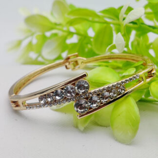 Radiant Elegance Adjustable Crystal Bracelet – | Best Quality Artificial Bracelet For Girls & Women | Imported Glamour for Every Occasion | Elegant Design