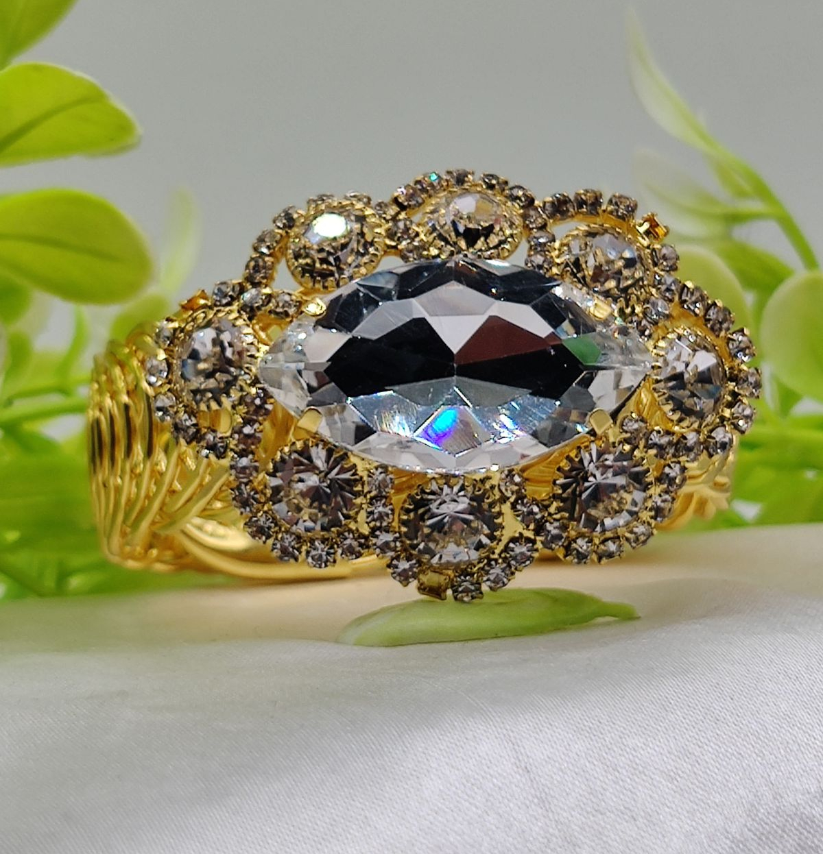 Imported Exquisite Oval Crystal Adjustable Bracelet - Imported Luxury Jewelry | Adjustable Bracelet – Best Quality Artificial Bracelet For Girls & Women | Bracelet For Every Occasion - Random Color