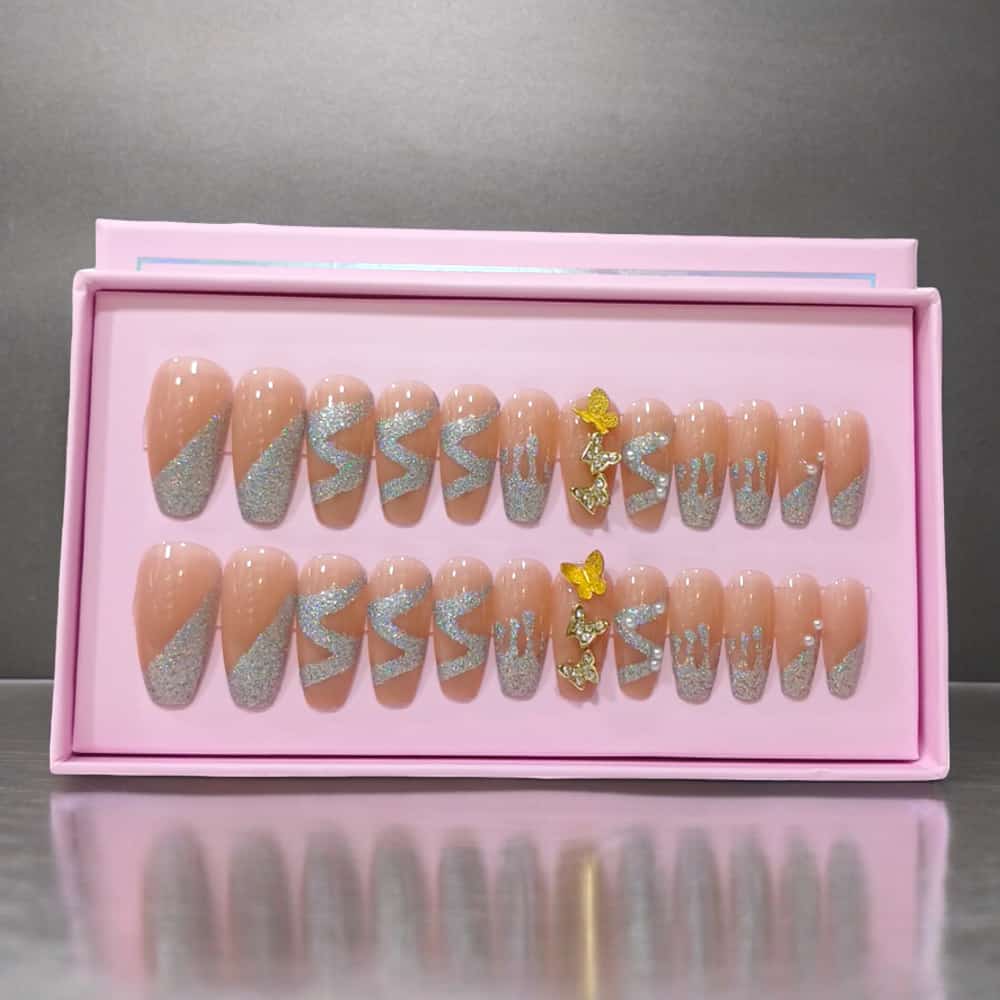 24Pcs O.TWO.O Nails with accessories