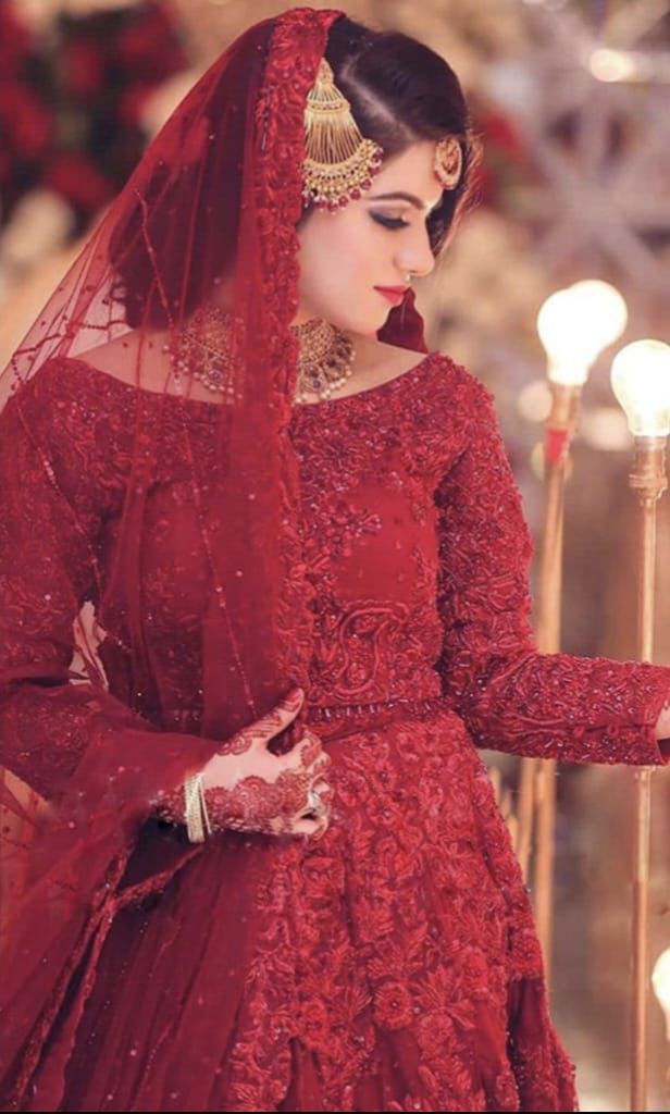 Maryam&Maria Luxury Collection: Exquisite Red Embroidered Net Suit with Stone Work and 3D Flowers - Image 3