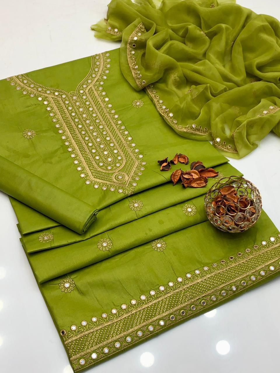 Exquisite Lawn Cotton Embroidered Unstitched 3pc Suit for Eid Festivals - Image 5