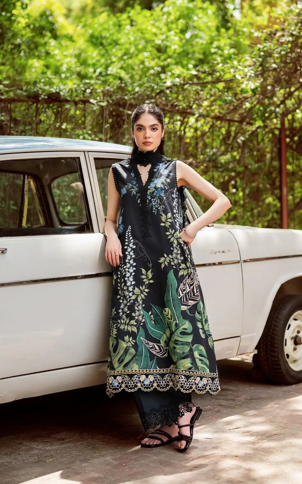 Asifa & Nabeel YKL25-05: Elegant Black Green Lawn Chiffon Ensemble - Image 3