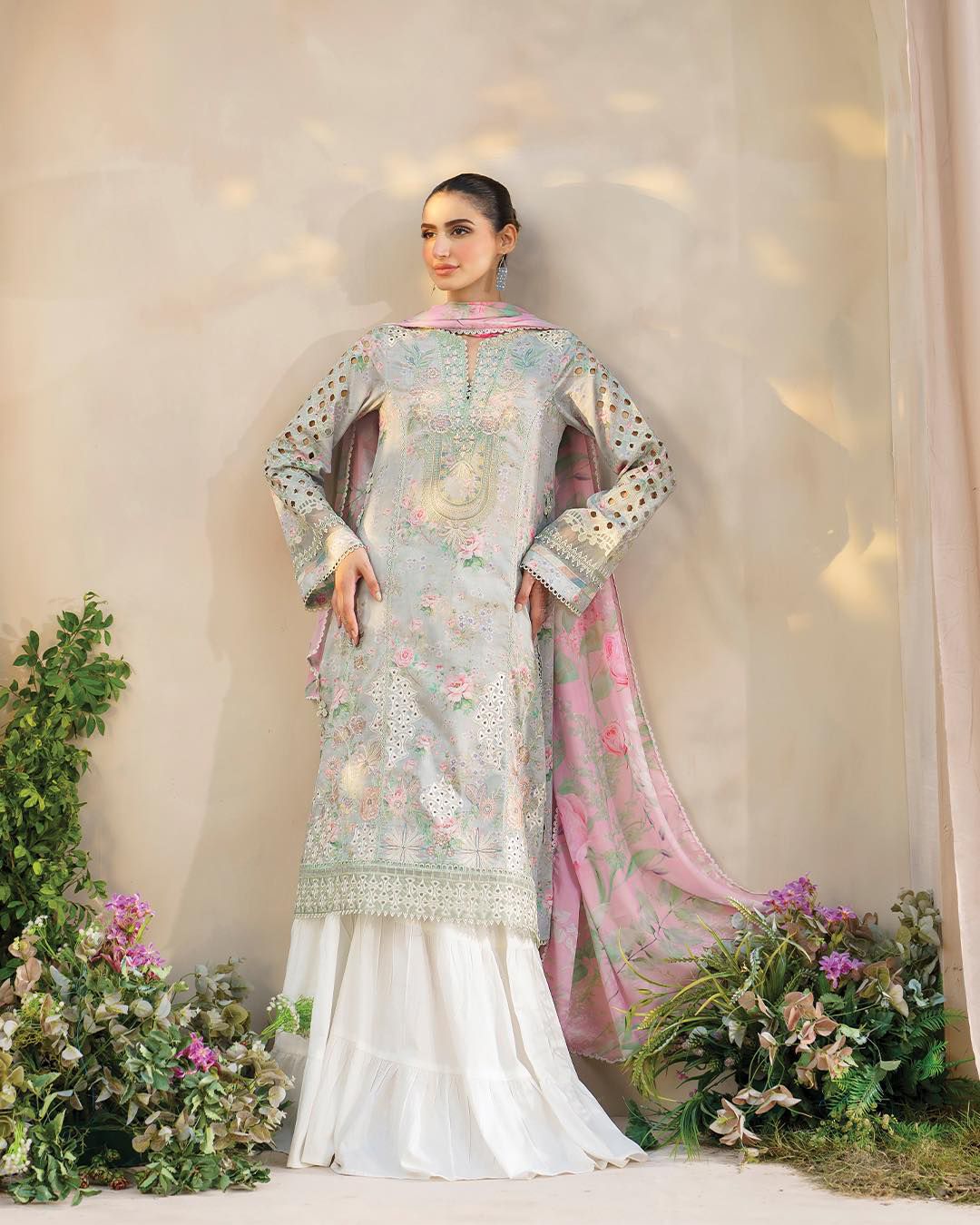 Iznik SFL-07 Elegant Embroidered Chikankari Lawn & Chiffon Suit - Image 4