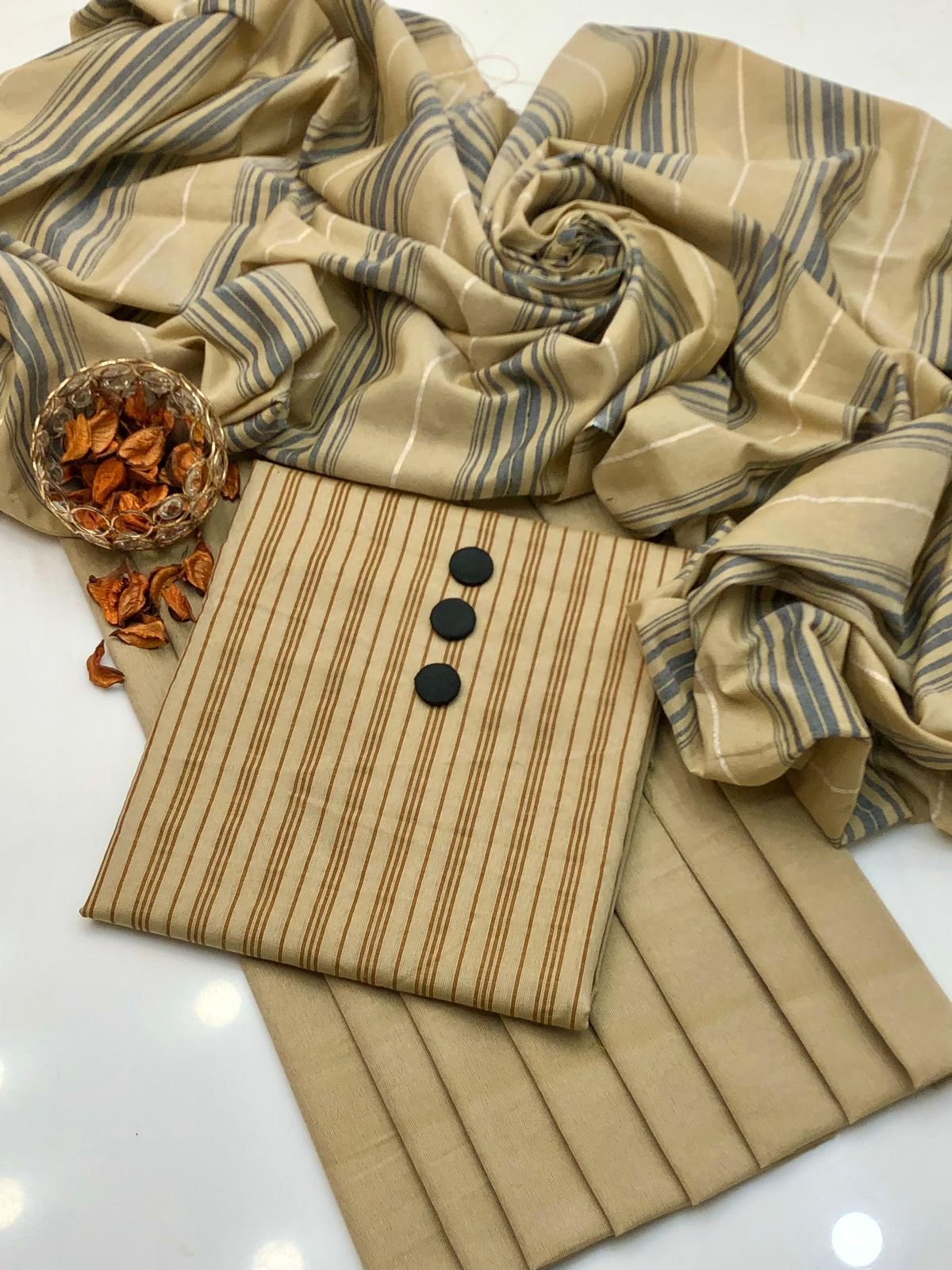 Elegant Cotton Susi Multani 3pc Unstitched Suit | Self Lining Pattern - Image 10