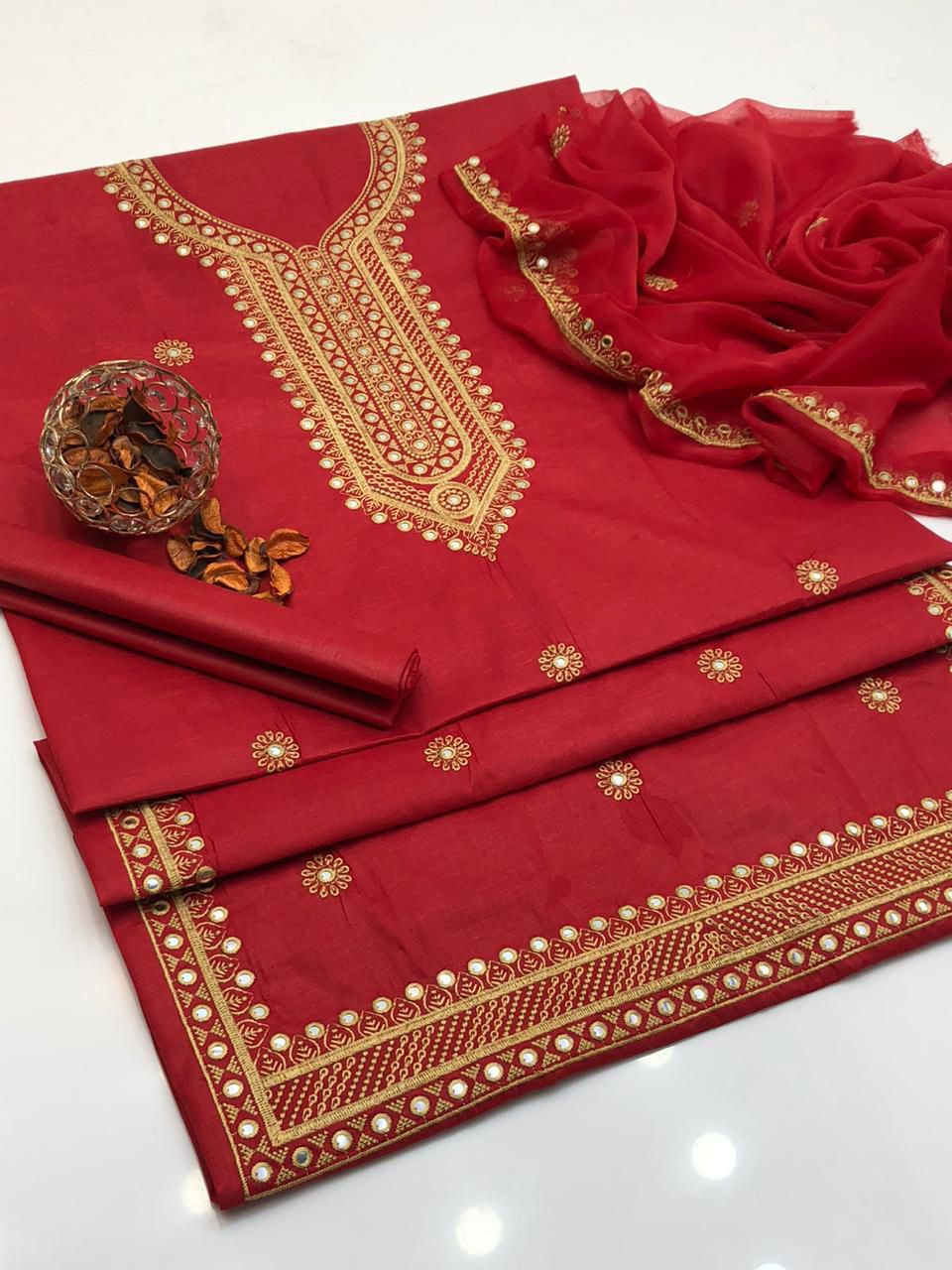 Exquisite Lawn Cotton Embroidered Unstitched 3pc Suit for Eid Festivals - Image 7