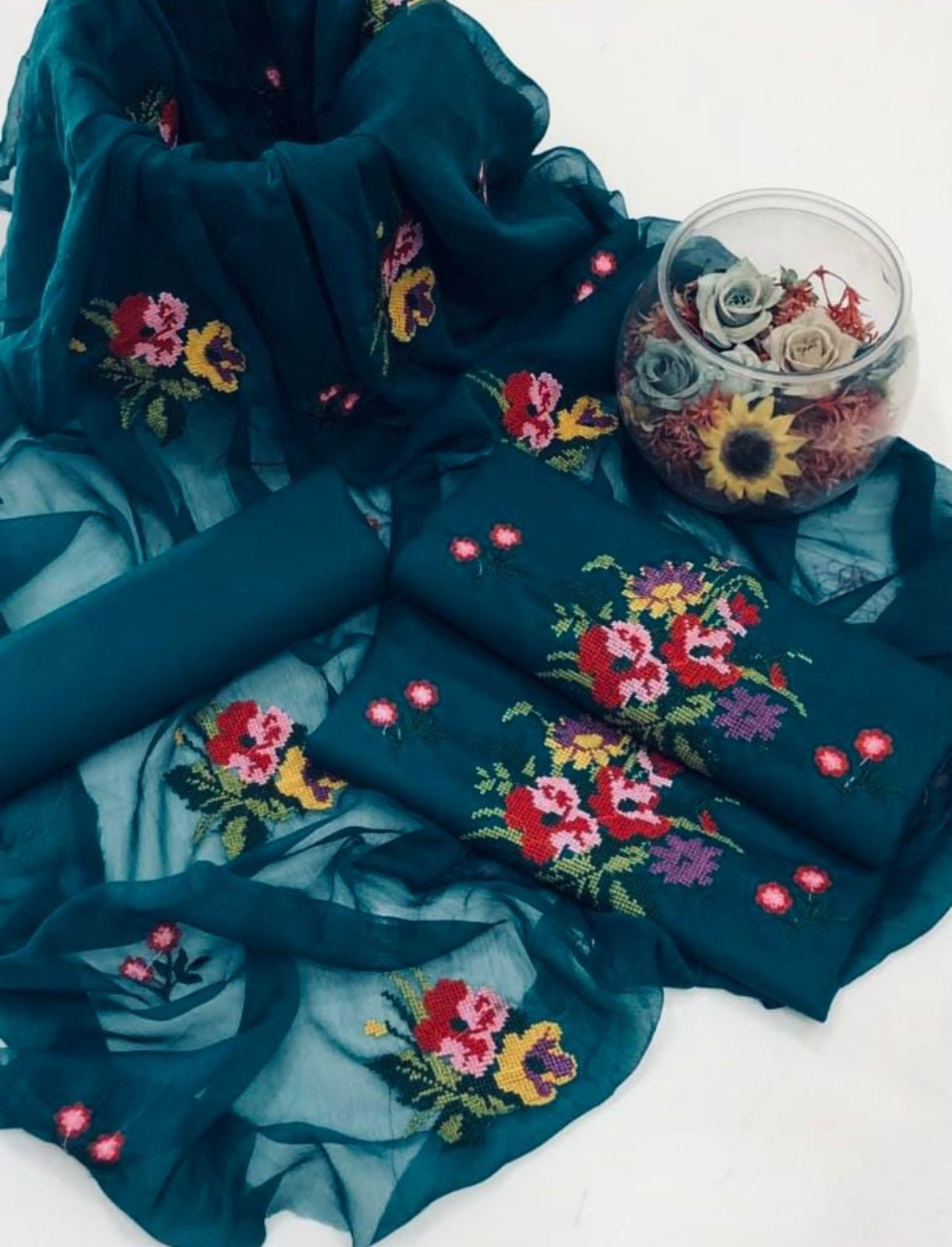 Exquisite Lawn Cotton Embroidered Unstitched 3-Piece Suit for Women - Image 9
