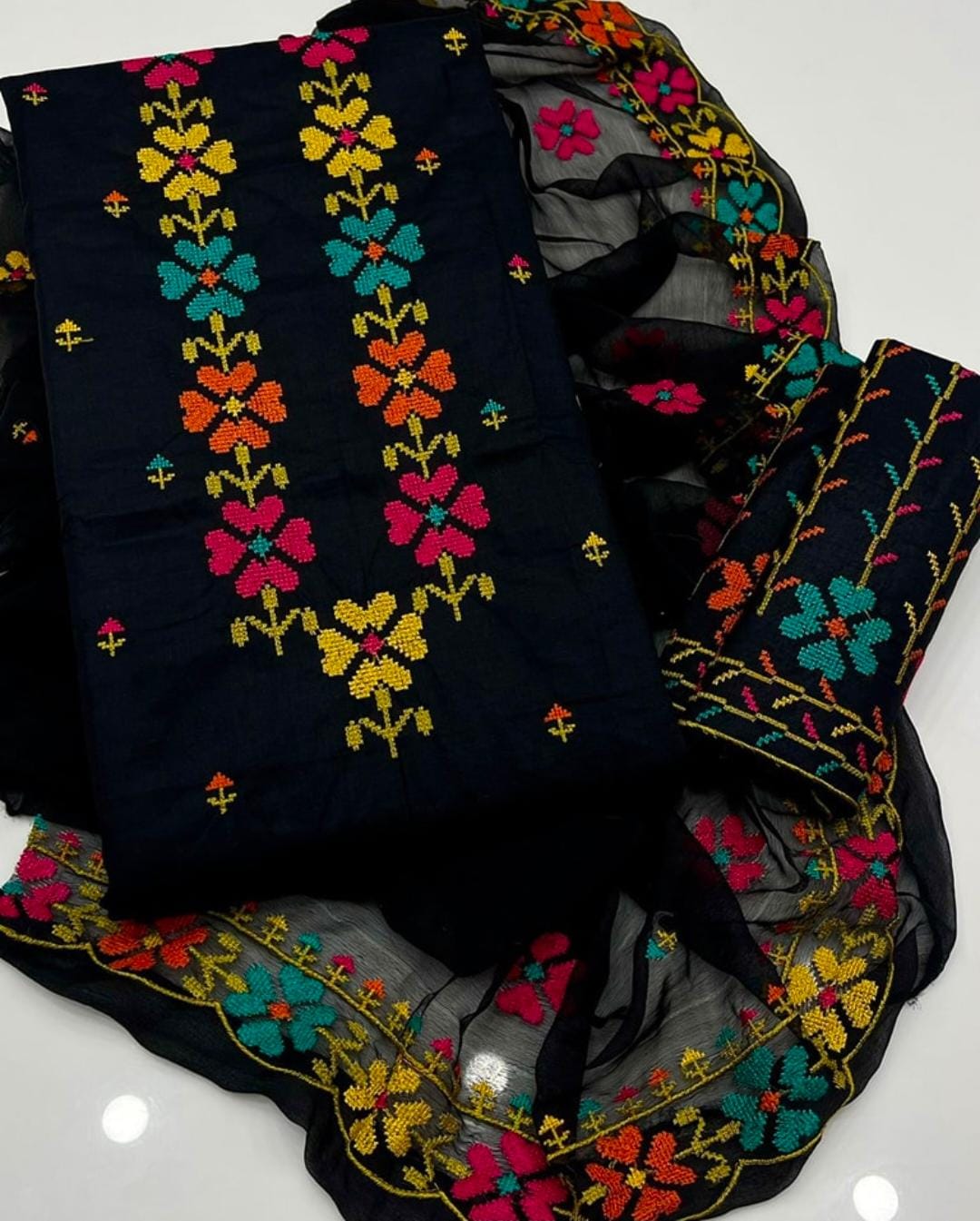 Exquisite Multani Traditional Lawn Cotton Embroidered 3PC Suit - Image 2