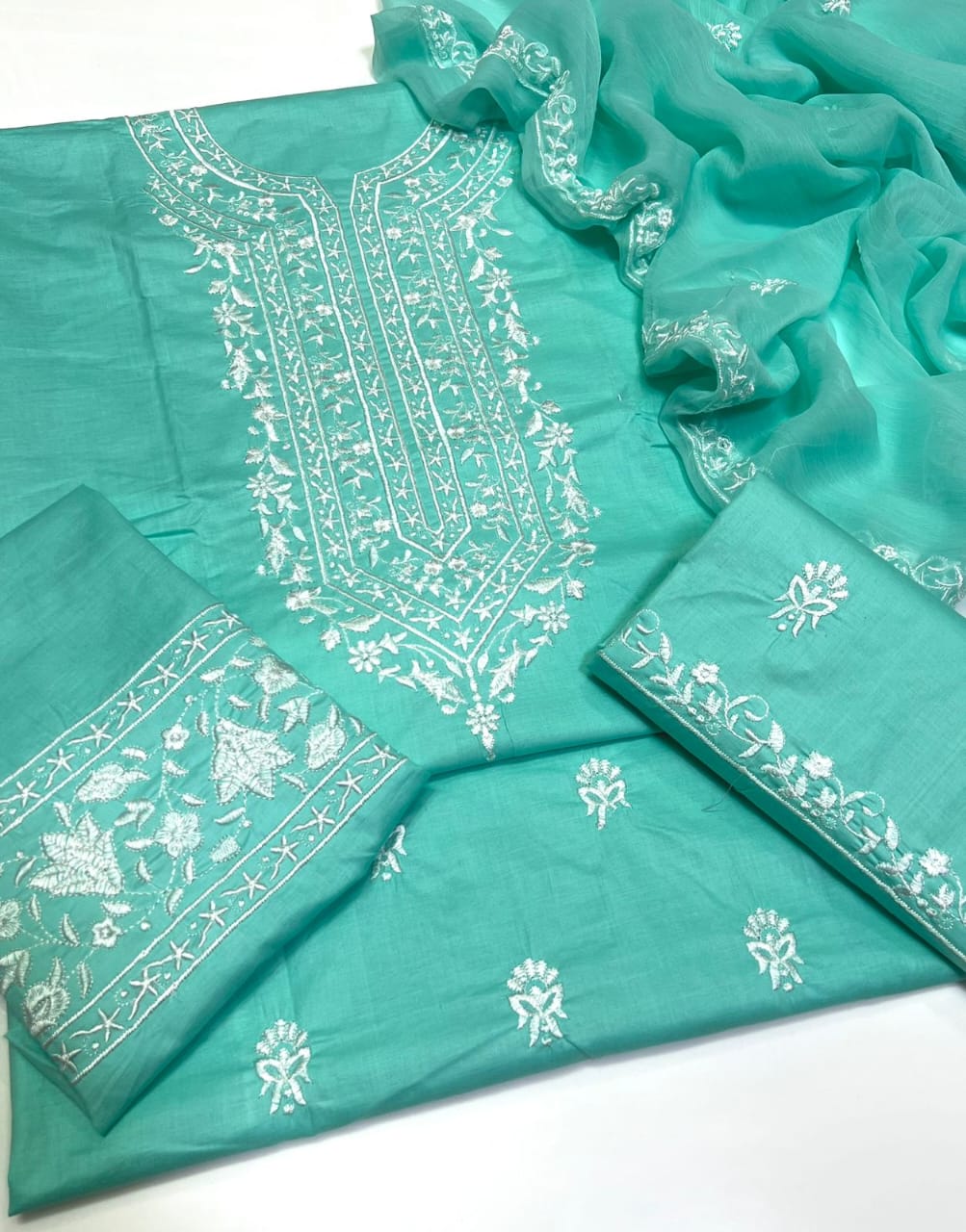 Exquisite Lawn Cotton Unstitiched 3pc Suit with Multani Embroidery - Peach Perfection - Image 9