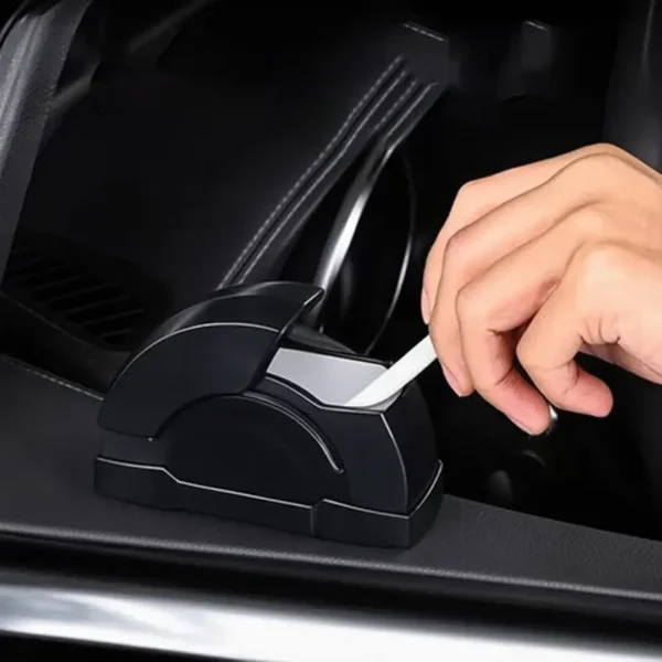 19a5514442330da1e384e35a4f5098a8 Portable Car Ashtray Designed To Trap Smoke And Reduce Odor Within The Vehicle
