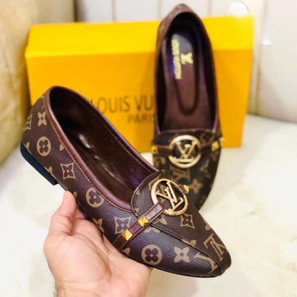 b19ffdacf19a7e234e1772315426f91a Women's Brown Louis Vuitton Monogram Loafers Providing Elegant Style With Premium Quality