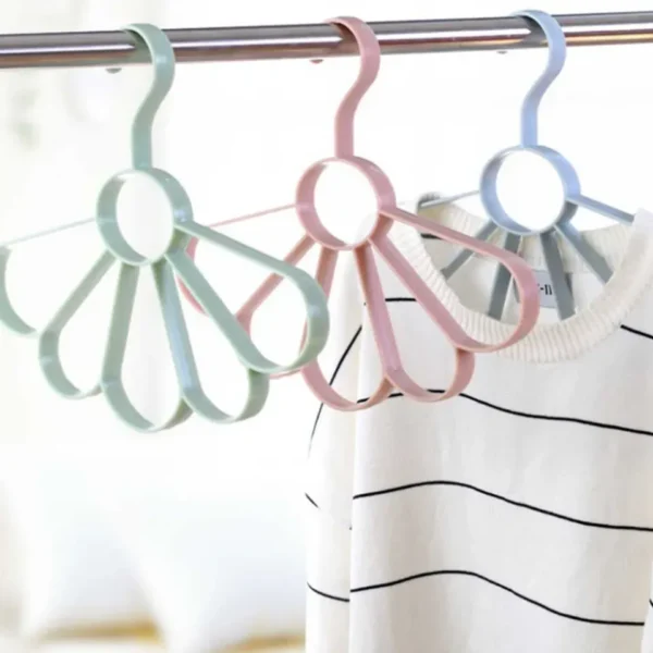 b3e9eca2ba0a751ac43b9c193e2abc45 Flower Scarf Belt Hanger Multi Function Plastic Scarf Hanger 5 Holes Space Saving Organizer For Scarves Ties And Jewelry (Random Color)
