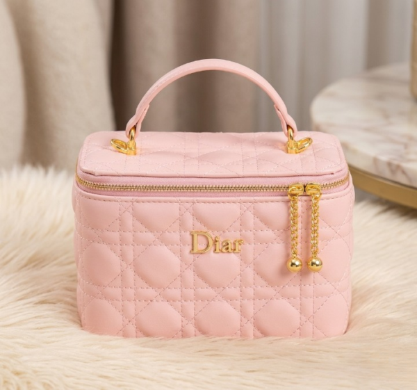 d35cf79c7ef5e39a59af8907ad89de69 Imported Synthetic Leather Beauty Bag – Stylish Cosmetic Organizer for Travel & Daily Use | Without Box
