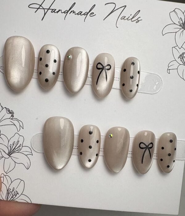 fc875b14b8084e7797d722c9f5fa974b Pack of 12 - Cat Eye Nails Luminous Magnetic Effect Soft Nude Champagne Gold Almond Nails With Shimmer Polka Dots And Fine Bow Line Art (Random Design)